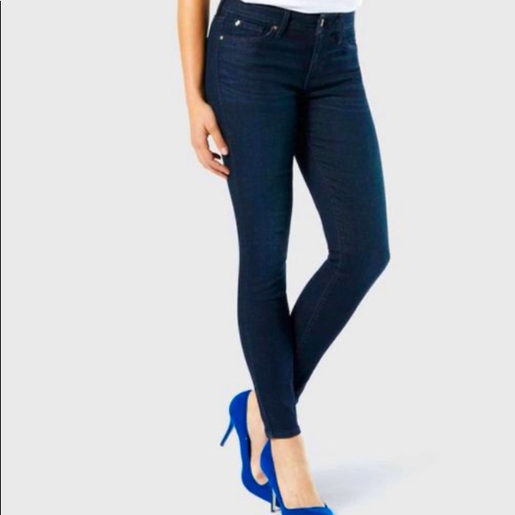 NWT- Denizen from Levi’s Modern Super Skinny Jeans
